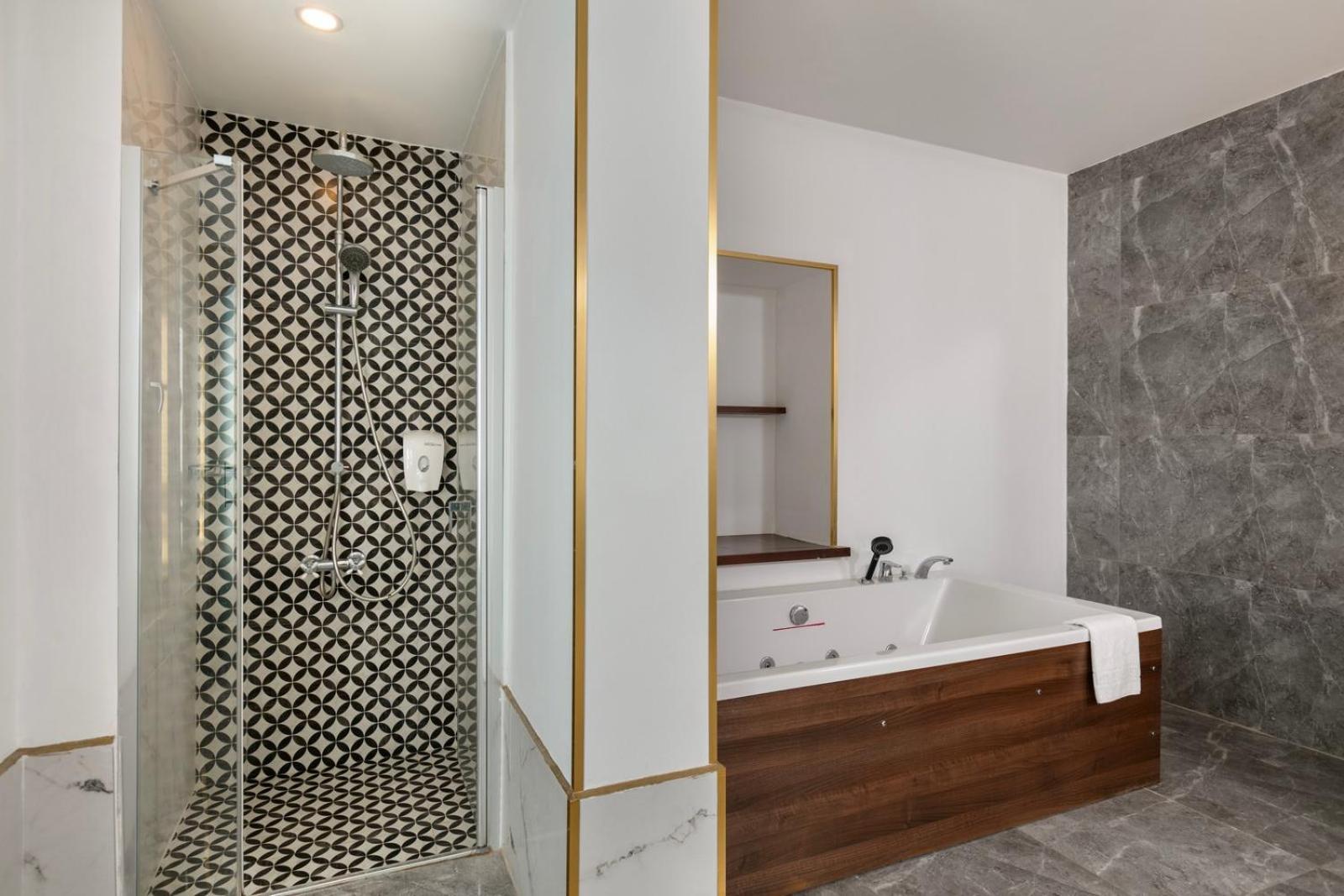 Reo Hotel Spa - Ex Pacco Hotel Antalya Bagian luar foto